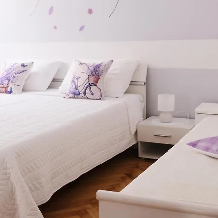 Lucy Apartament