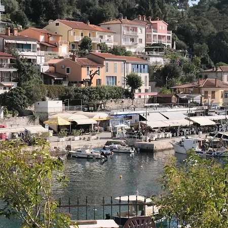 Lucy Апартаменты *